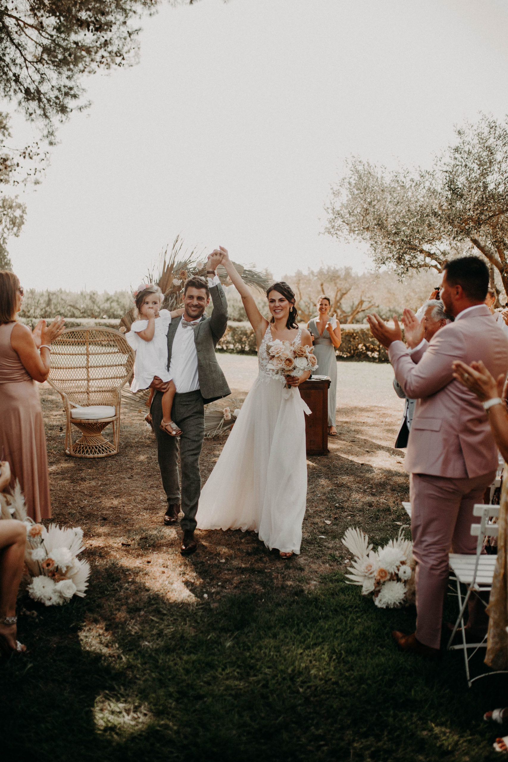 MariageCeline&Florentin-RoxaneNicolasPhotographies(356) Locationde salle, décoration, photographie, DJ, traiteur pour votre soirée de mariage - Wedding planner Lille / Provence Luberon